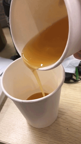 變質(zhì)的發(fā)動(dòng)機油是什么樣的？(圖2)